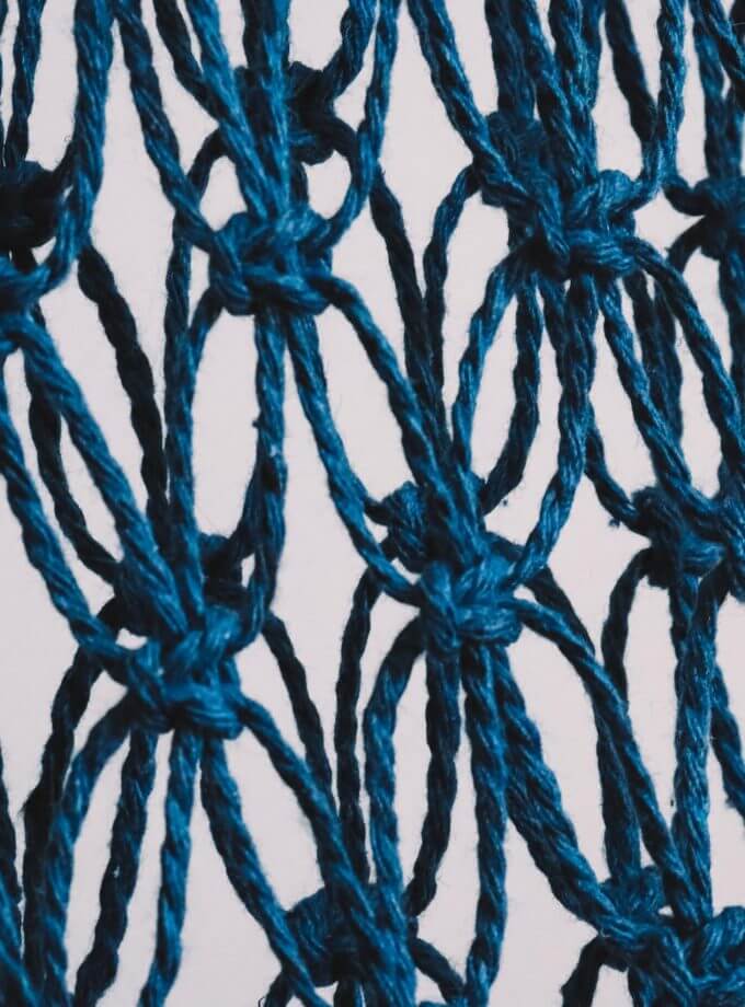 Rede do saco feito em macramÃ© na cor azul