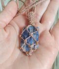 Colar ajustável com cristal Cianita Azul em micro macramé