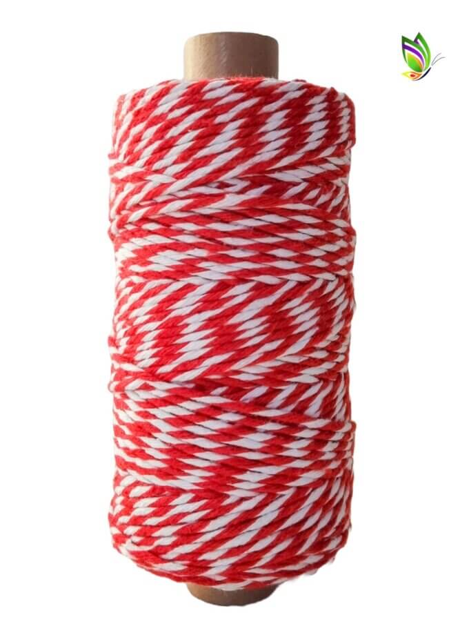 Bobine de fio de natal na cor vermelho e branco para macramé